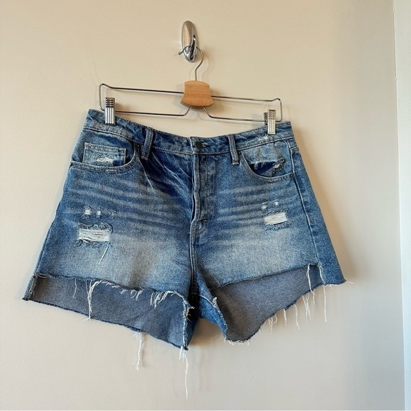 HIDDEN Heavy Fray High Rise Mom Short (Size:Large) - Picture 4 of 11
